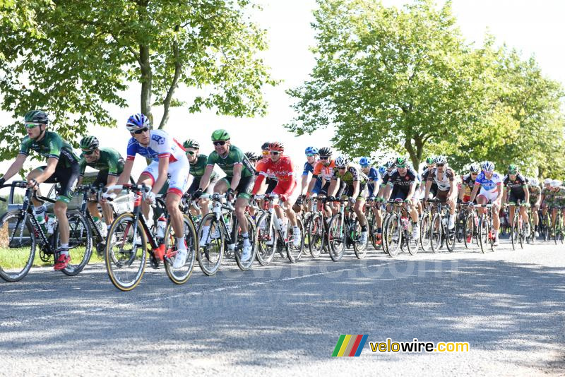 Het peloton net na de tweede klim