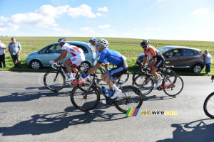 The breakaway in the climb at Estrée-Blanche (3) (338x)