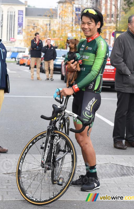 Yukiya Arashiro (Europcar) met zijn hond