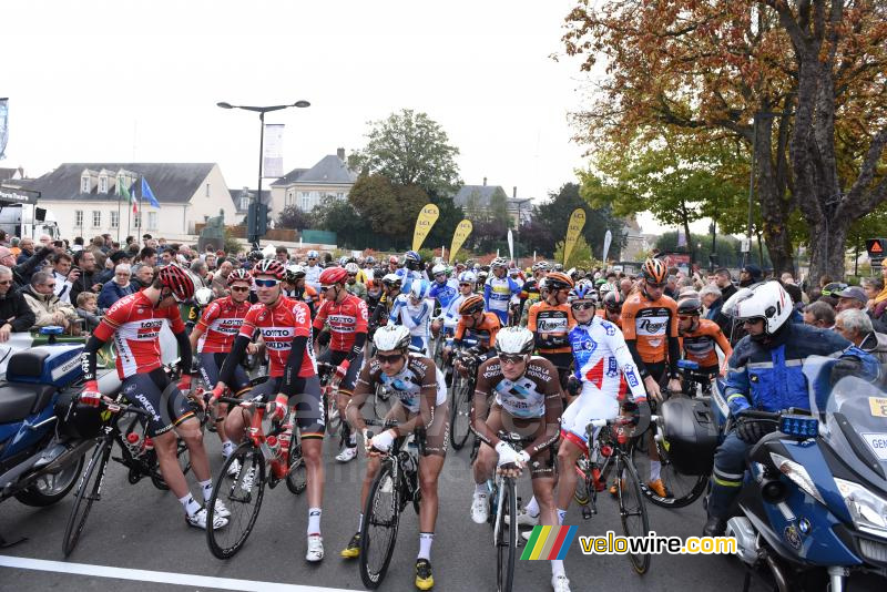 The peloton ready for the start