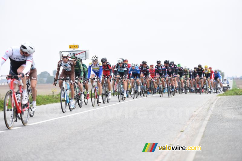 Het peloton in Grainville (2)