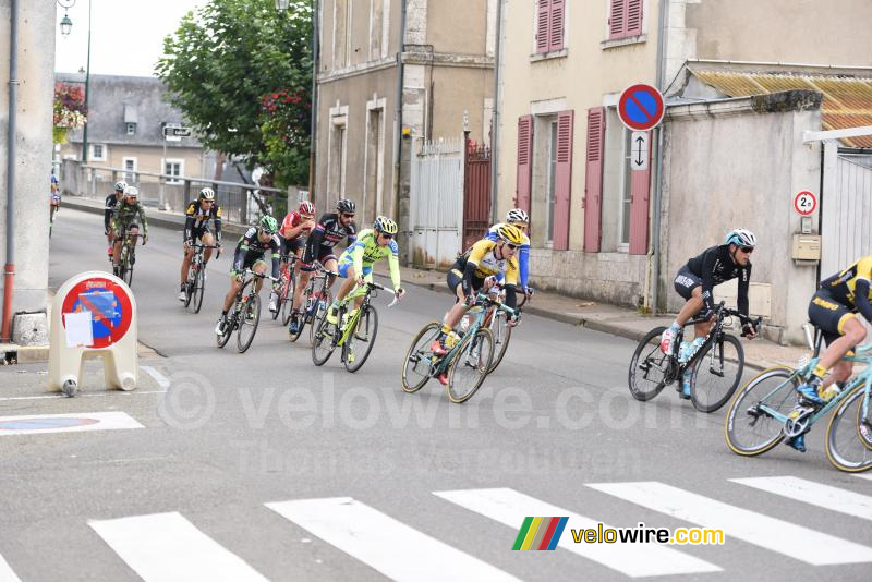 Le groupe de tête à Cloyes-sur-le-Loir