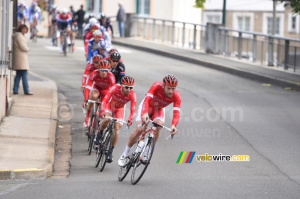 Adrien Petit & Nacer Bouhanni (Cofidis) leading the peloton (331x)