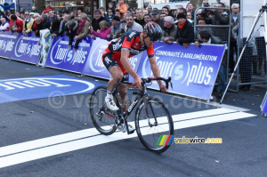 Greg van Avermaet (BMC Racing Team) with a flat front tyre (469x)