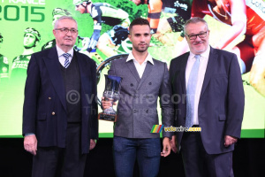 Nacer Bouhanni (Cofidis), best young rider, with Jean-Luc Chaillot & Alain Clouet (639x)