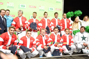 Les coureurs après la course des sulkies (1184x)