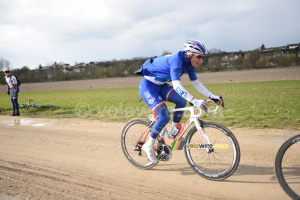 Arthur Vichot (FDJ) sur le premier chemin calcaire (416x)