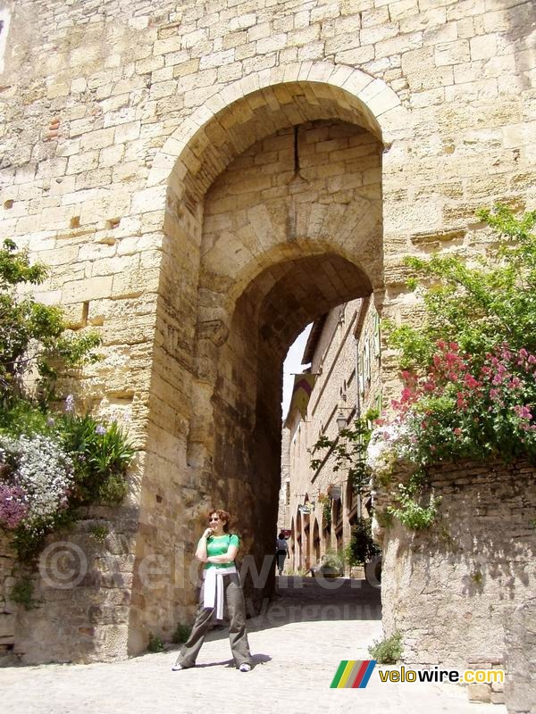 Isabelle in front of the city gate of Cordes-sur-Ciel