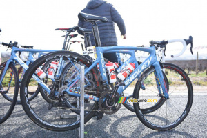 The Lotto-Soudal bikes in the Fix ALL colours (511x)