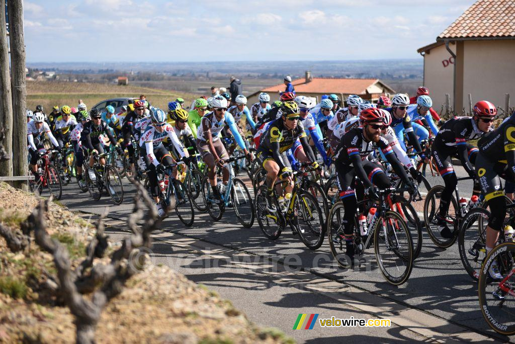 Het peloton op weg naar km 0 (2)