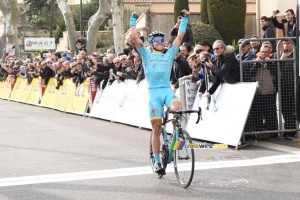Alexey Lutsenko (Astana) remporte l'étape à Salon-de-Provence (2) (901x)