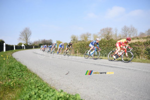 Le peloton dans le paysage nantais (439x)