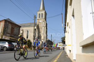 The peloton in Toutlemonde (2) (802x)
