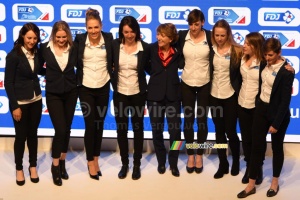 The women's team FDJ Nouvelle-Aquitaine Futuroscope (2) (549x)