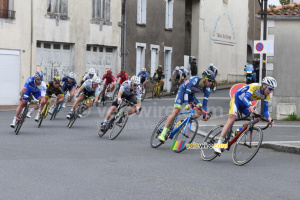 Le grand groupe d'échappés en fin de course (731x)