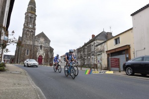 The breakaway in front of the church in Saint-Fiacre-sur-Maine (331x)
