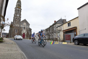 L'échappée devant l'église de Saint-Fiacre-sur-Maine (812x)
