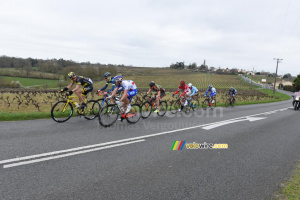 A chasing group just outside Saint Fiacre (443x)