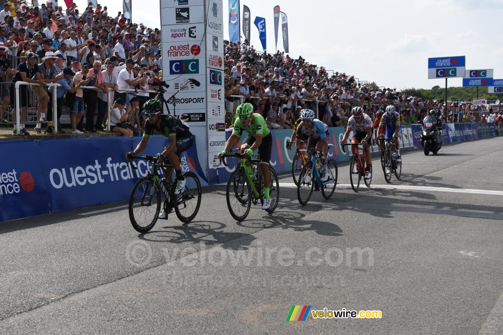 First crossing of the finish line: breakaway