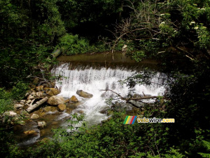 [Le Colombier] Une cascade (221x)