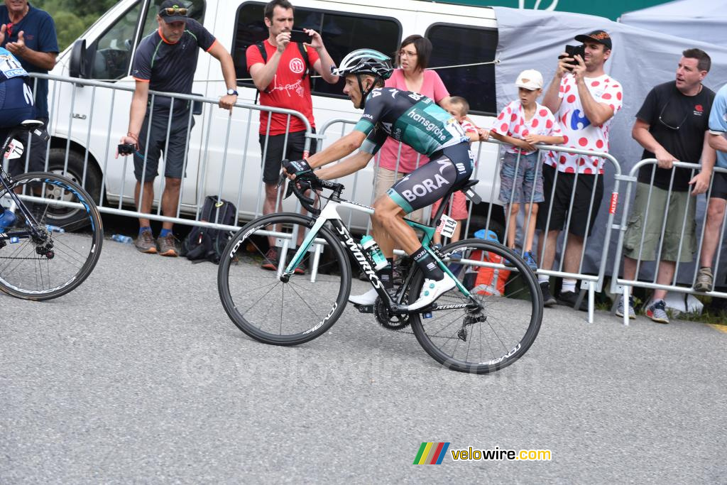 Nairo Quintana (Movistar) wins the stage on the Col du Portet