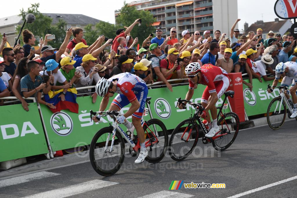 Arnaud Dmare (Groupama-FDJ) wint de sprint in Pau voor Christophe Laporte (Cofidis)