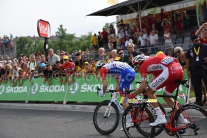 Arnaud Démare (Groupama-FDJ) takes the sprint victory in Pau ahead of Christophe Laporte (Cofidis) (2) (894x)