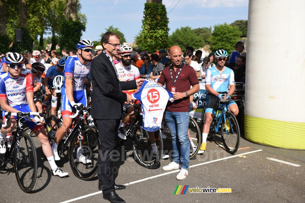 Michel Callot et Pascal Chanteur avec le maillot 