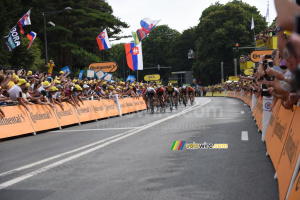 The sprint between Peter Sagan, Sonny Colbrelli & Mike Teunissen (402x)