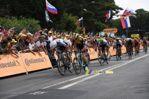 Le sprint entre Peter Sagan & Mike Teunissen (869x)