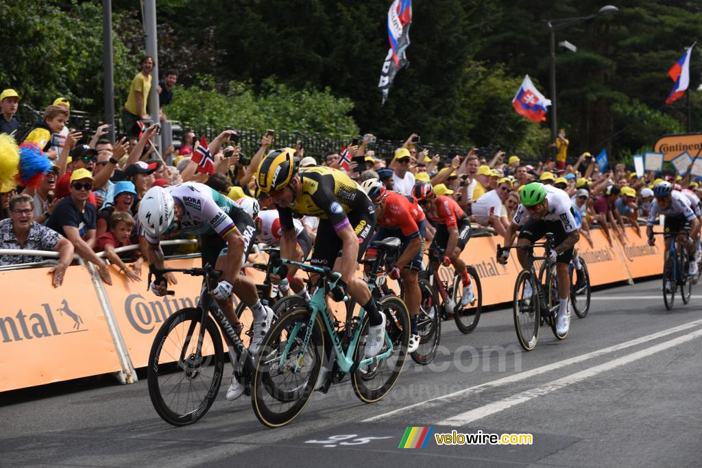 The sprint between Peter Sagan & Mike Teunissen (2)