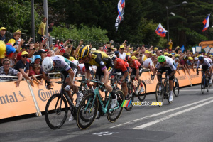 The sprint between Peter Sagan & Mike Teunissen (2) (421x)