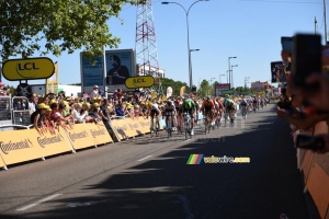 The sprint of stage 5 has started (396x)