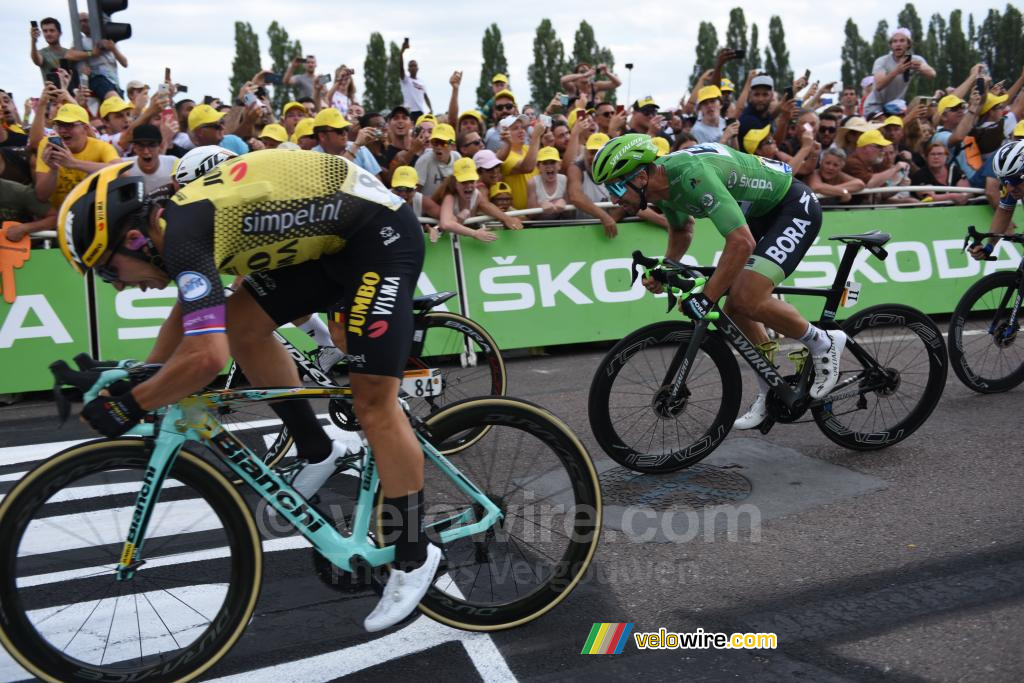 Dylan Groenewegen (Jumbo-Visma) voor Peter Sagan (Bora-Hansgrohe)