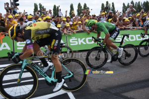 Dylan Groenewegen (Jumbo-Visma) ahead of Peter Sagan (Bora-Hansgrohe) (327x)