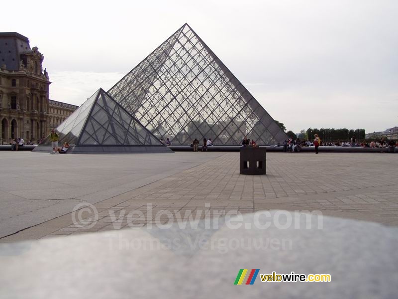 De pyramide van het Louvre
