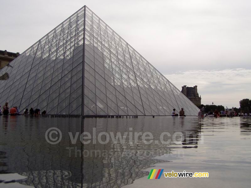 De pyramide van het Louvre