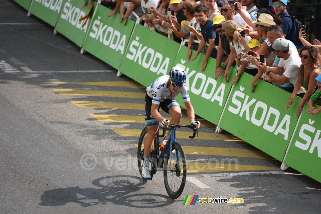 Matteo Trentin (Mitchelton-Scott), Europees kampioen, wint de etappe in Gap