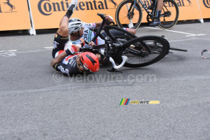 Chute de Caleb Ewan (Lotto Soudal) et Peter Sagan (Bora-Hansgrohe) (738x)