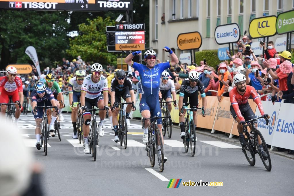 Mark Cavendish (Deceuninck – Quick-Step) remporte l’étape à Fougères