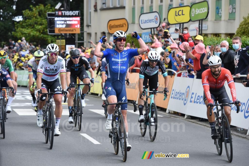 Mark Cavendish (Deceuninck – Quick-Step) wint de etappe in Fougères (2)