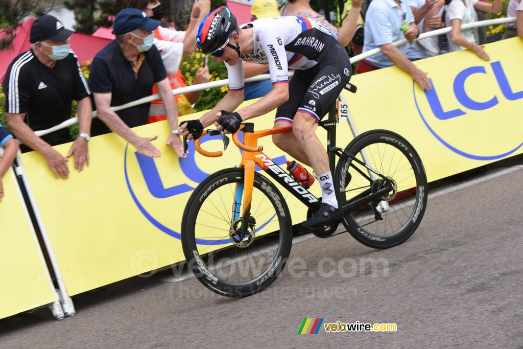 Matej Mohoric (Bahrain Victorious) op weg naar de etappewinst (2)