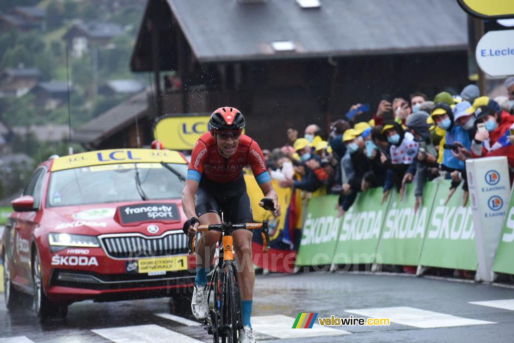 Dylan Teuns (Bahrain Victorious) wint de etappe in Le Grand Bornand (2)