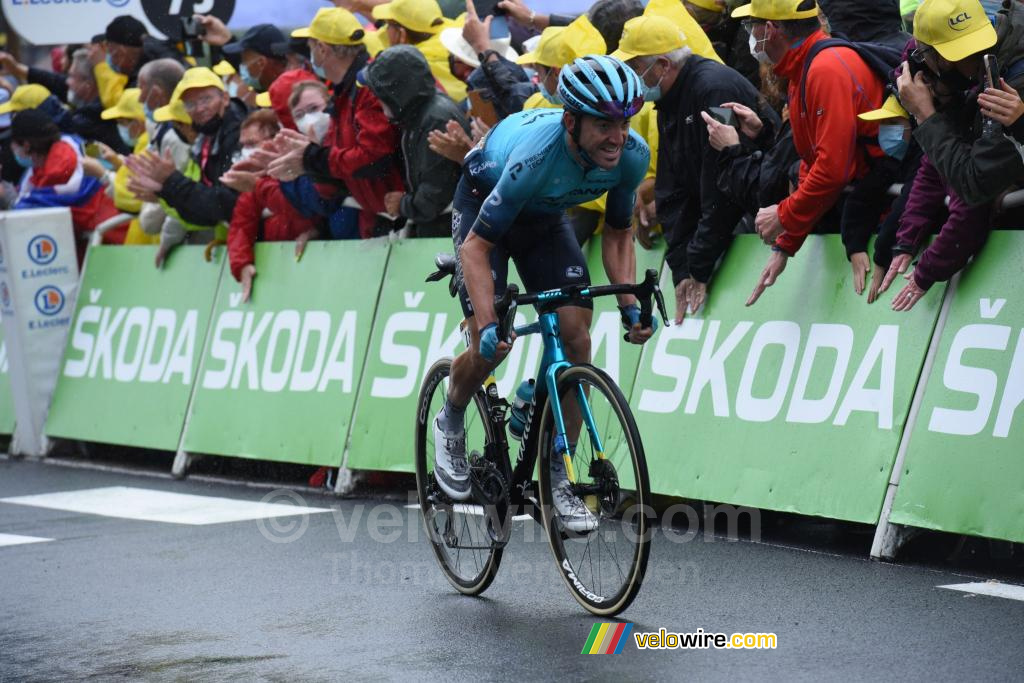 Dylan Teuns (Bahrain Victorious) wint de etappe in Le Grand Bornand (3)