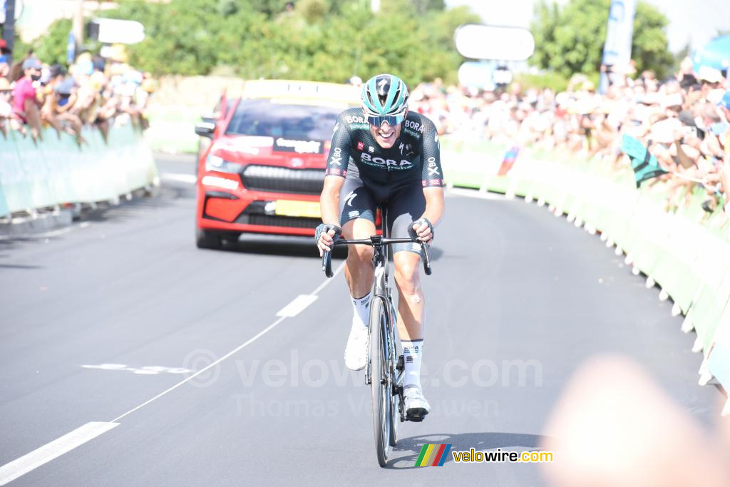 Nils Politt (Bora-Hansgrohe) wint de etappe in Nmes