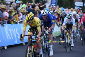 Tadej Pogacar (UAE Team Emirates) in yellow in Nîmes (173x)