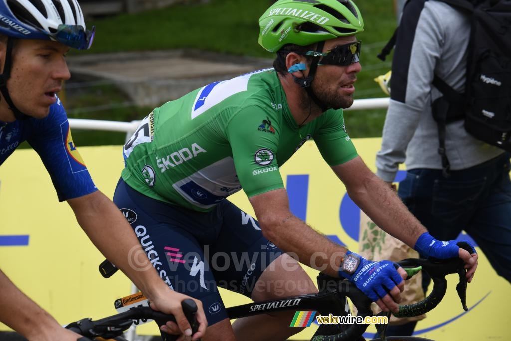 Mark Cavendish (Deceuninck – Quick-Step), just in front of the “voiture balai”