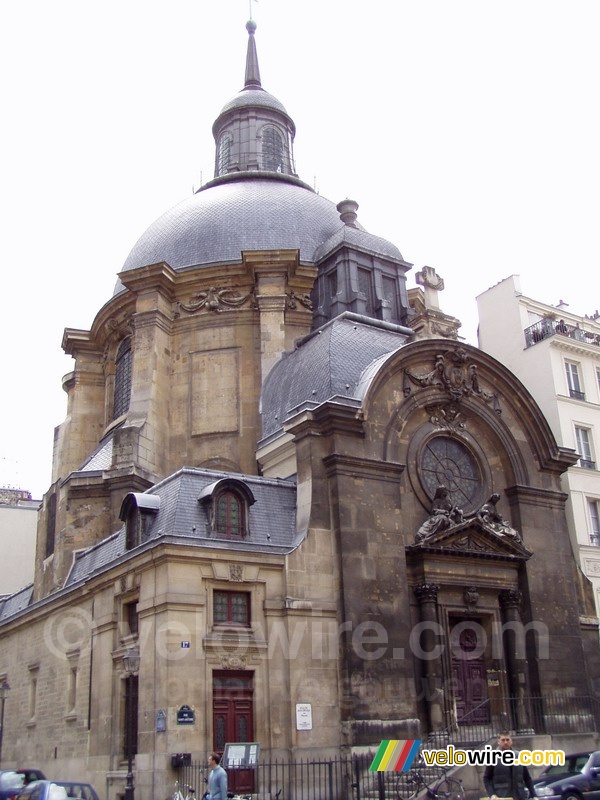Een kerk in de Rue Saint Antoine