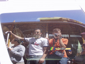 Fehmi & Thomas sur le Cable Car vus en mirroir d'une fenêtre d'une voiture (291x)