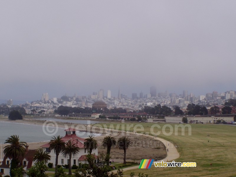 San Francisco gezien van net naast de Golden Gate Bridge